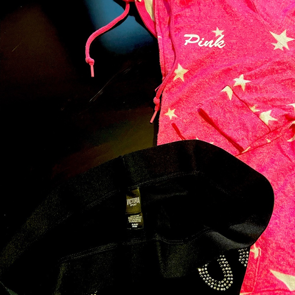 Pink VS outfit